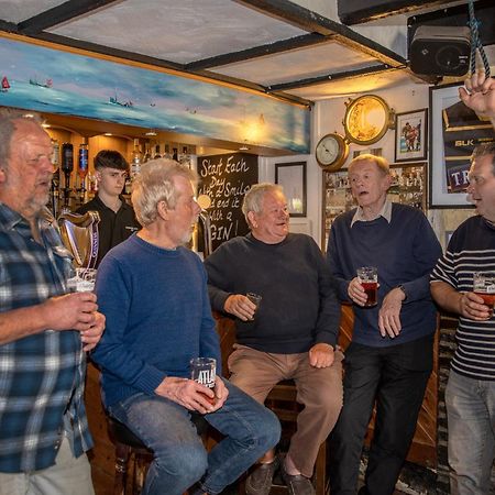 Cadgwith Cove Inn エクステリア 写真